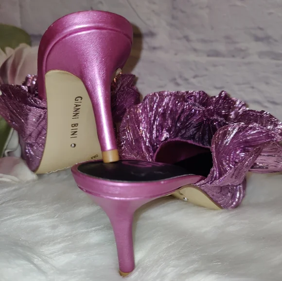 Gianni Bini Metallic Rossallio Pink Ruffles Kitty Heels - Picture 7 of 10